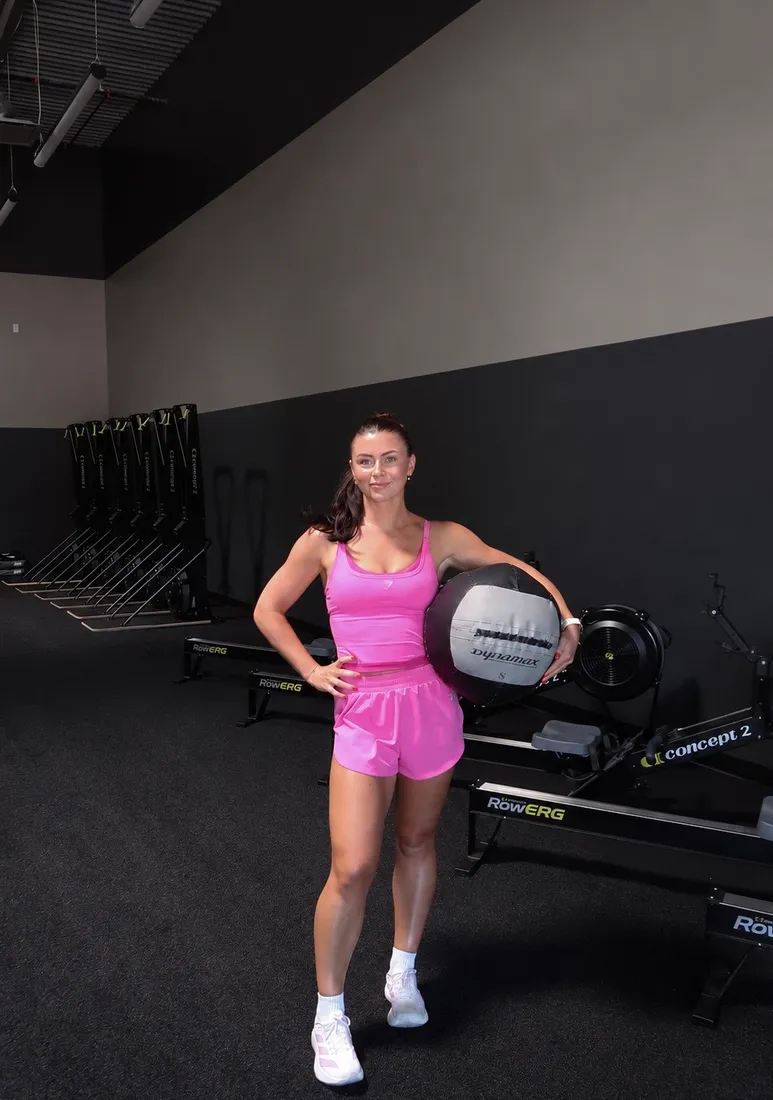 Jens training with a wall ball in the gym